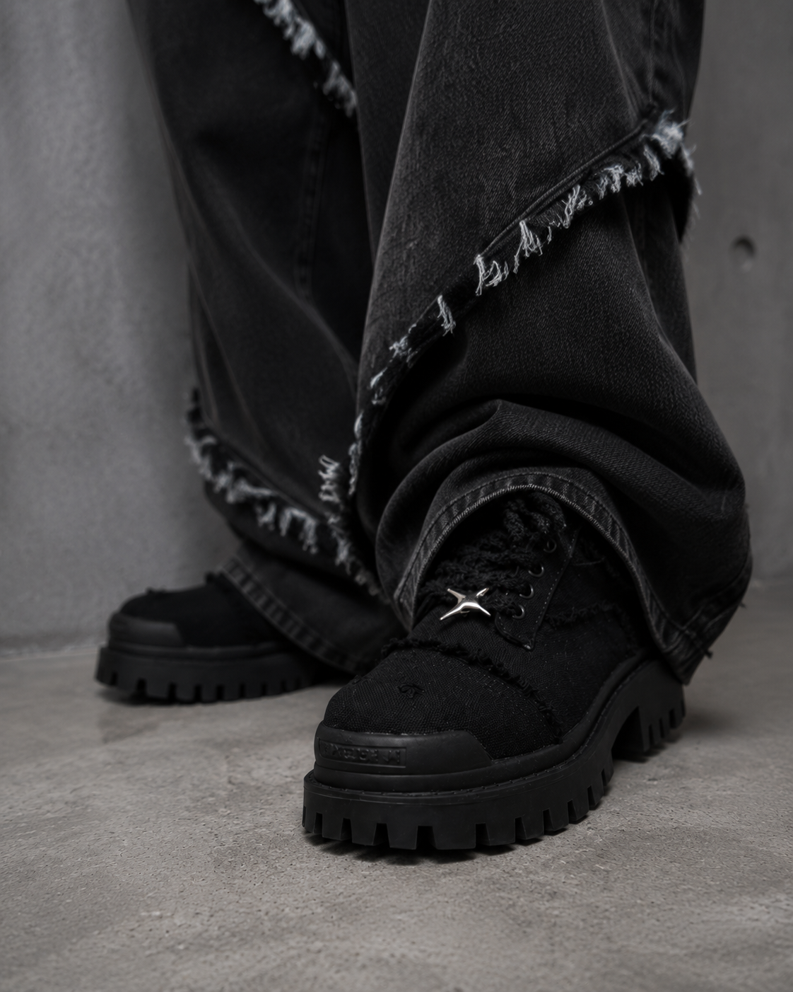 Rugged Star Lace Shoes